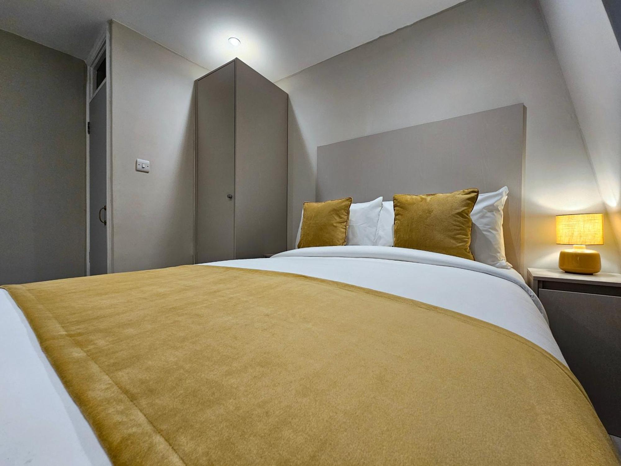 Boka Earls Court Hotel London Room photo