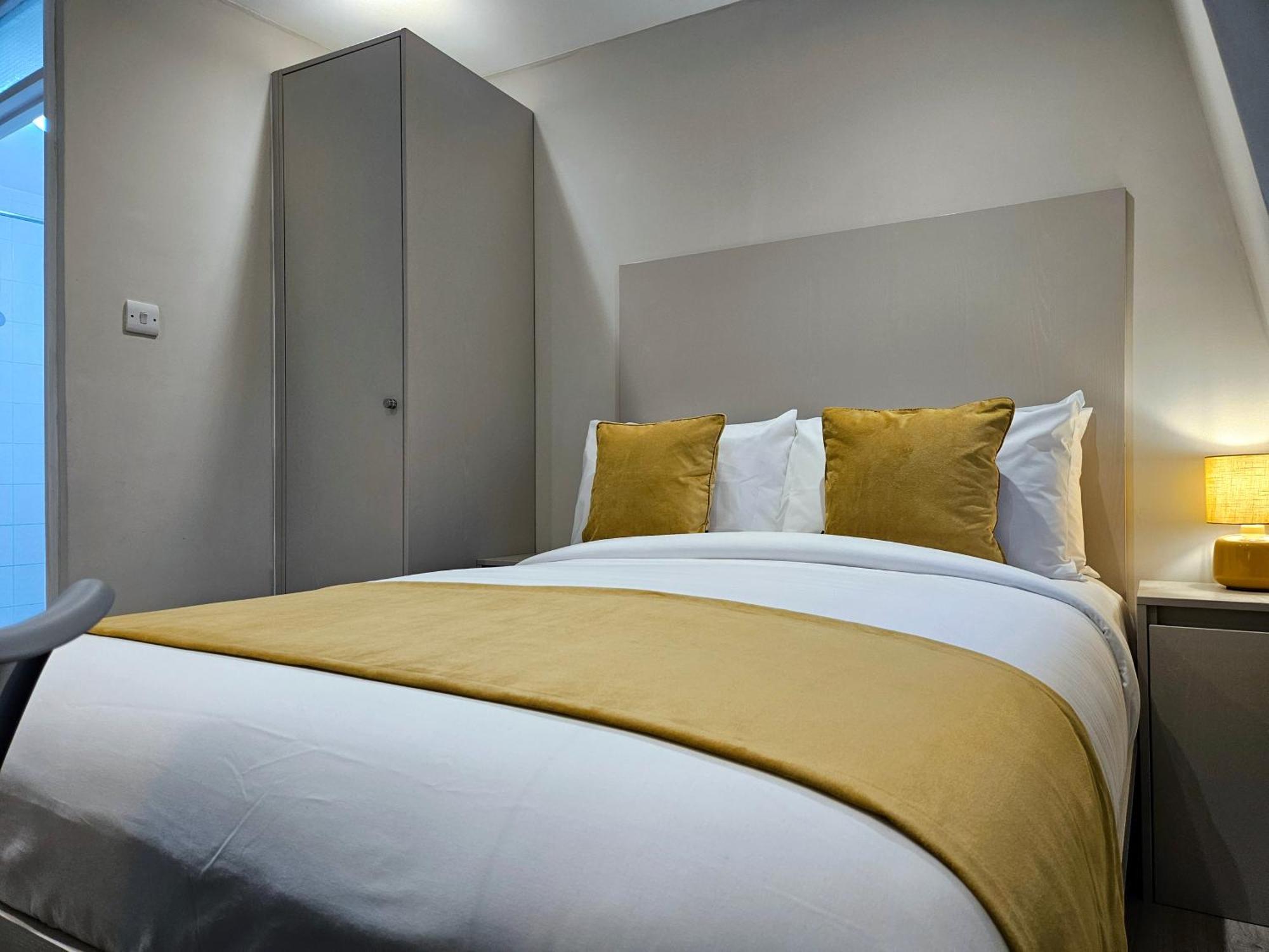 Boka Earls Court Hotel London Room photo